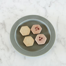 Load image into Gallery viewer, VEGAN RASBERRY &amp; MAPLE BISUCUITS